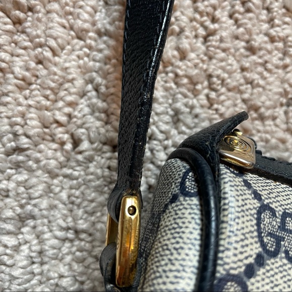 Gucci Vintage Monogram Crossbody - Picture 8 of 16